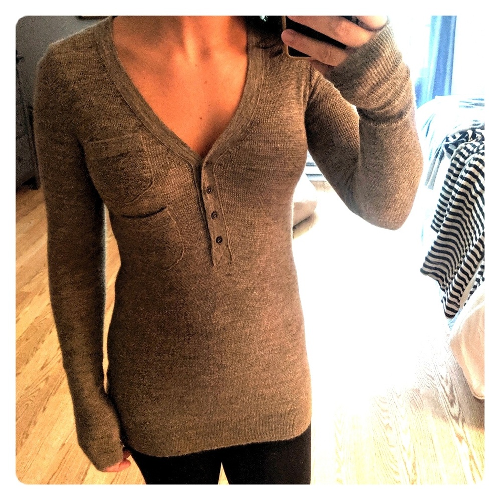 V neck sweater